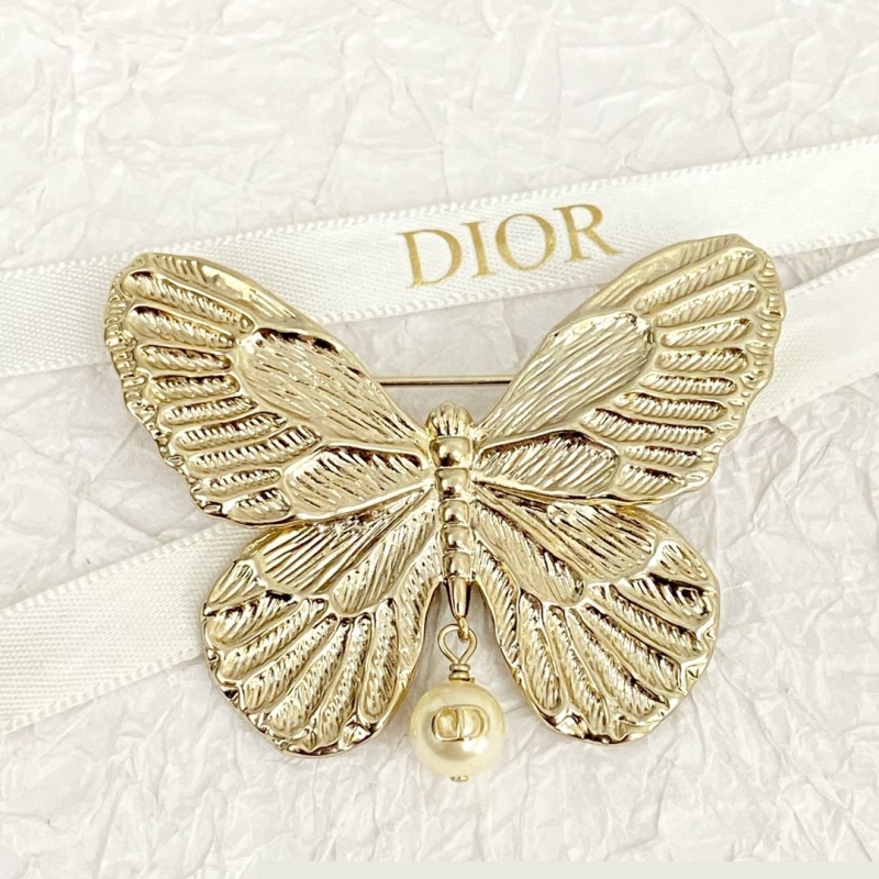 ch**an D*or brooches